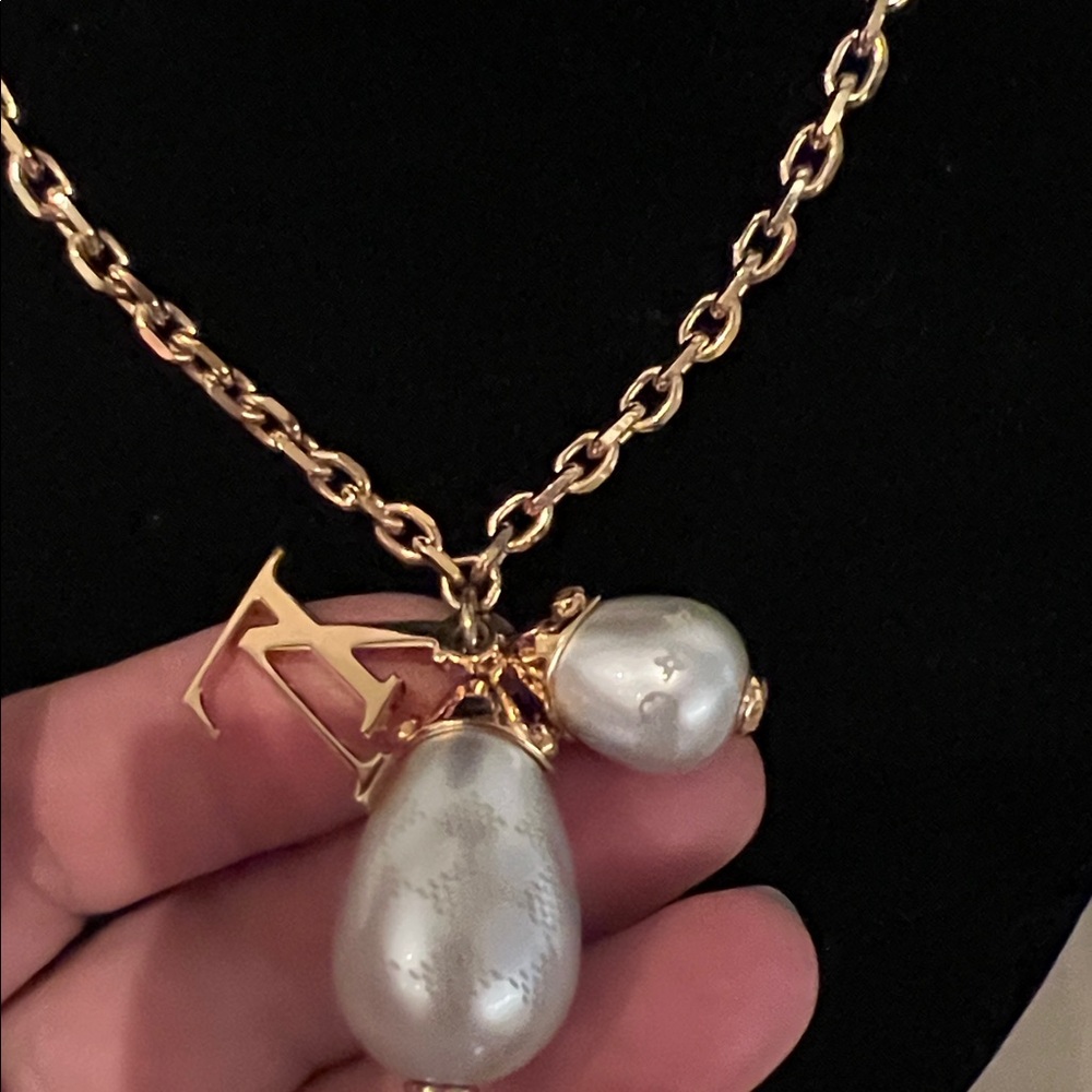 Louis Vuitton Gold-Tone Chain Necklace with Pearl Drop Charms - Picture 14 of 16